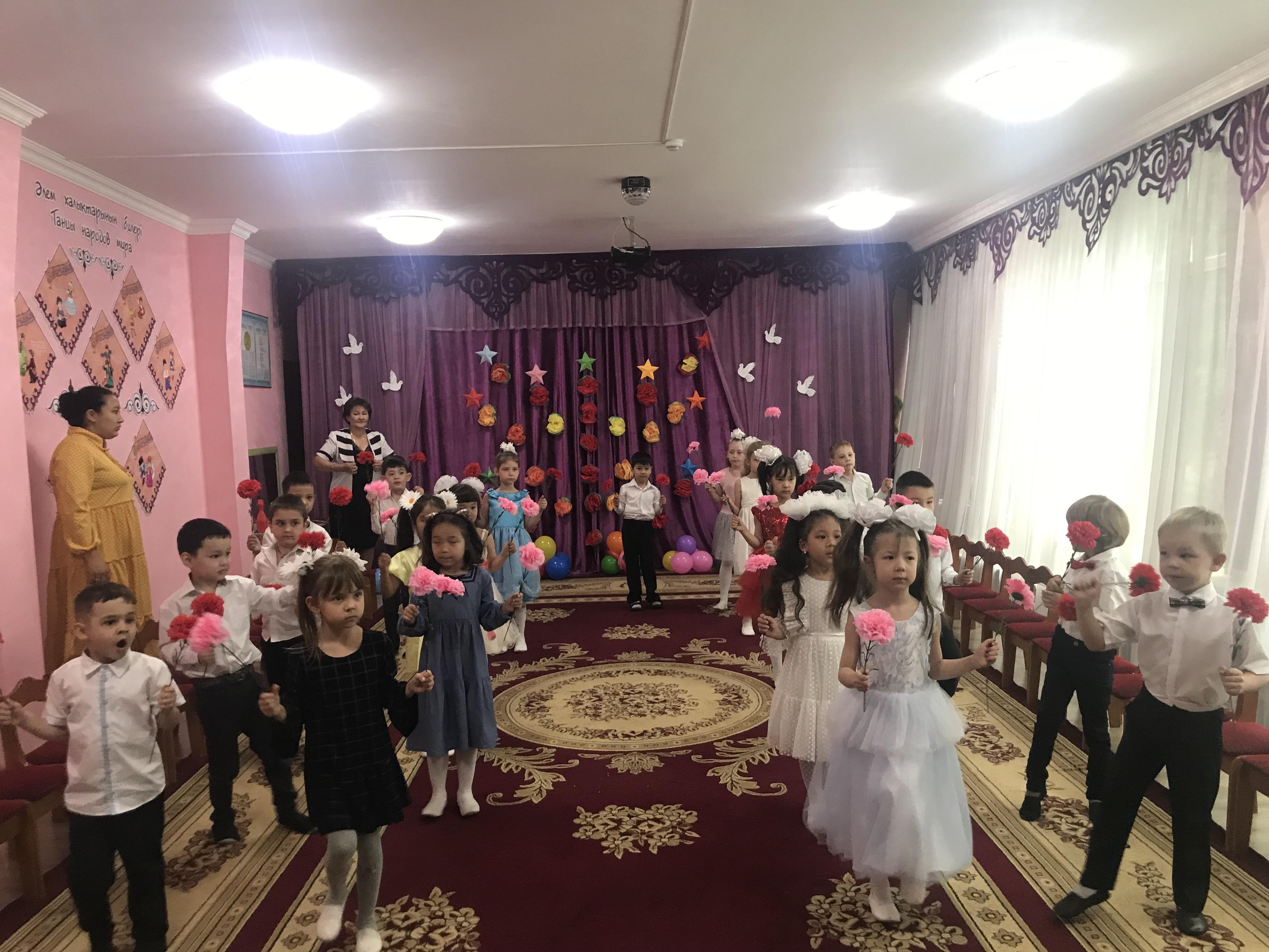 Музыкально-физкультурный праздник посвященный "9 мая" гр.предшк.подг. "Звездочки"