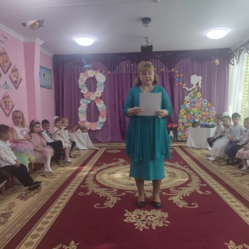 Ересек "Айгөлек" тәрбиеленушілерінің аналарына арналған құттықтау ертеңгілігі.